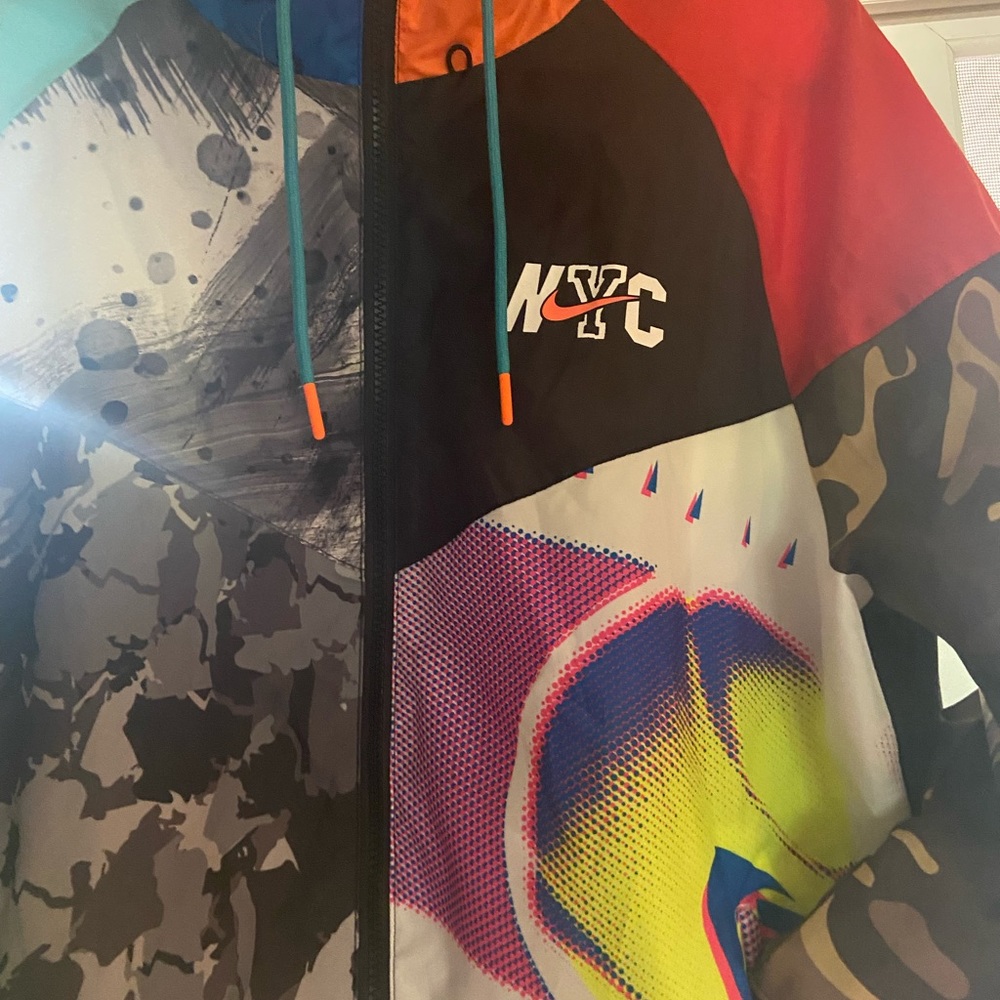 Nike Men’s medium never been worn no tags